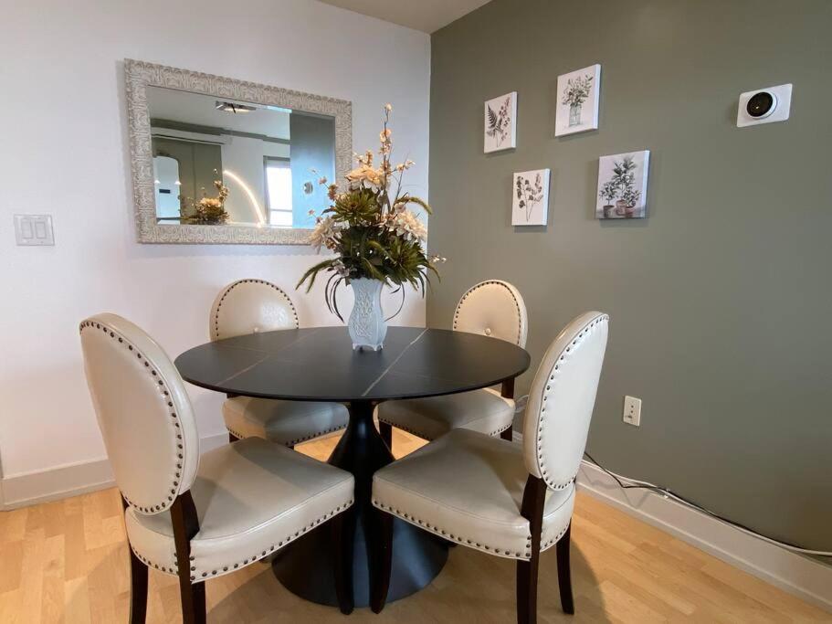 Designer Downtown Condo Suite - Splendid View Des Moines Eksteriør bilde